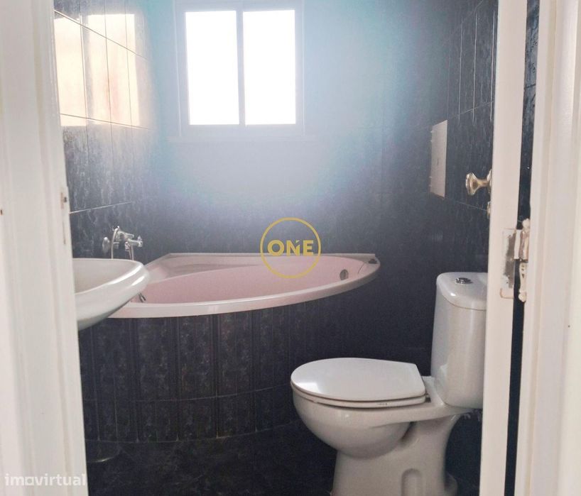 Apartamento T2 no Fogueteiro, Amora – 4º Andar com Excelentes Áreas