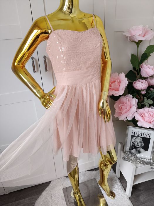 Nowa pudrowa sukienka cekinowa tiulowa R.40/L