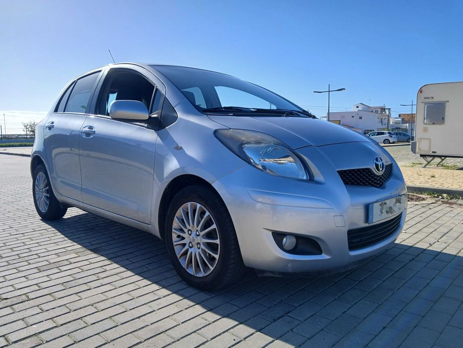 Toyota Yaris 1.3 VVTi  - Robusto fiabilidade e económico (Negociável)