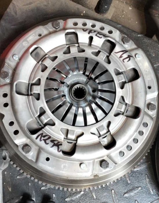 sprzęgło sztywne tarcza docisk 1.8 16v Opel Vectra C Astra H Zafira