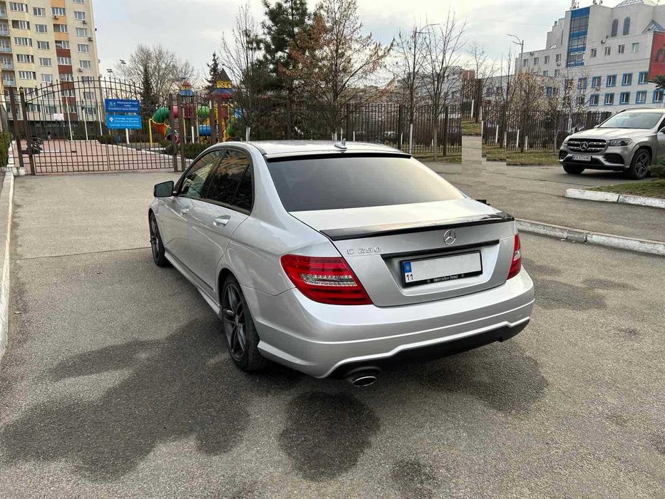 Mercedes-Benz C-Class 2012