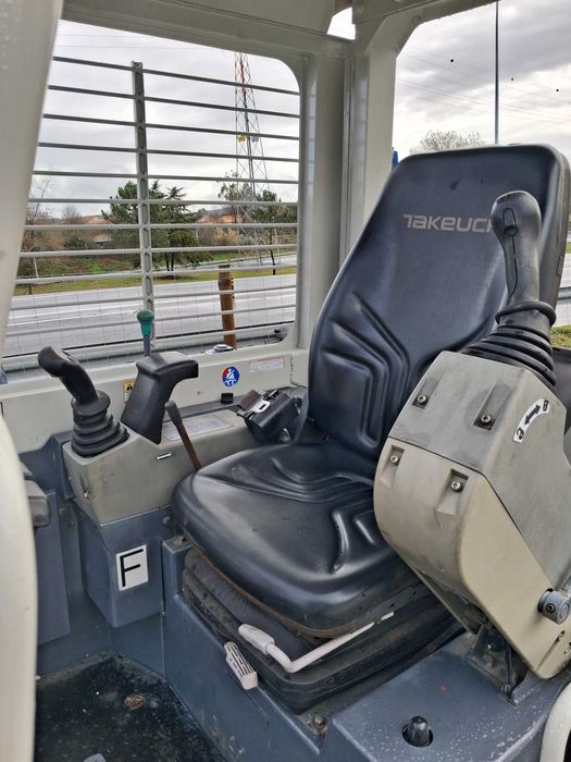 Mini Giratória  Mini Escavadora Takeuchi TB138FR