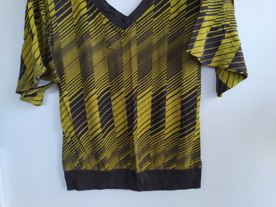 Top / Camisola verde com linhas modernas - Bershka - Tamanho M