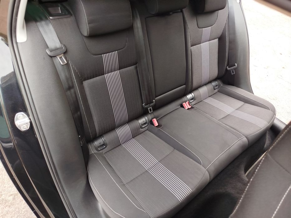 Продам авто Skoda Octavia A7 рестайлова двохлітрова на автоматі