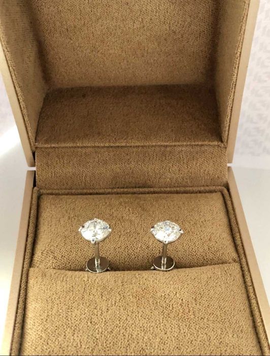 Серьги(гвоздики) белое золото бриллианты 1.67ct диаметр по 6 мм сертификат