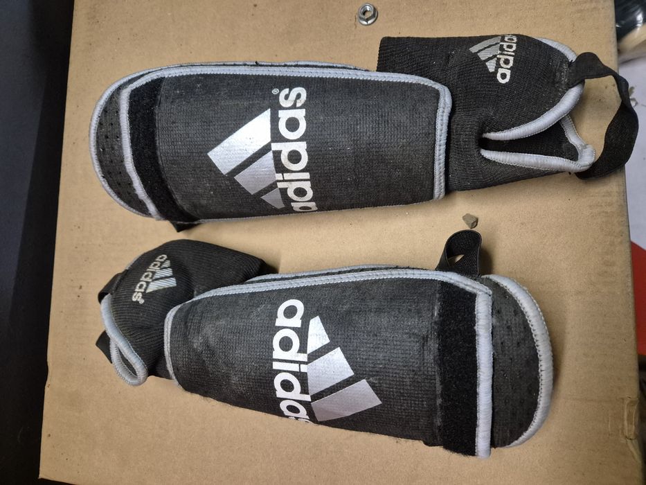 ochraniacze na piszczele kostki adidas