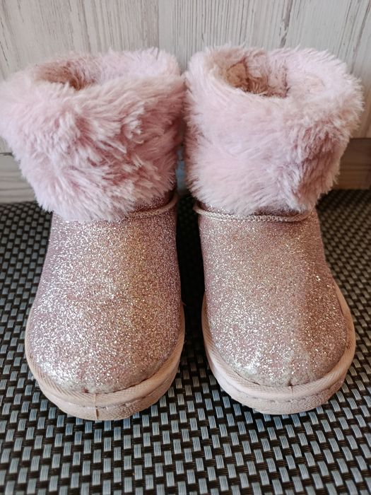 Угги для дівчинки