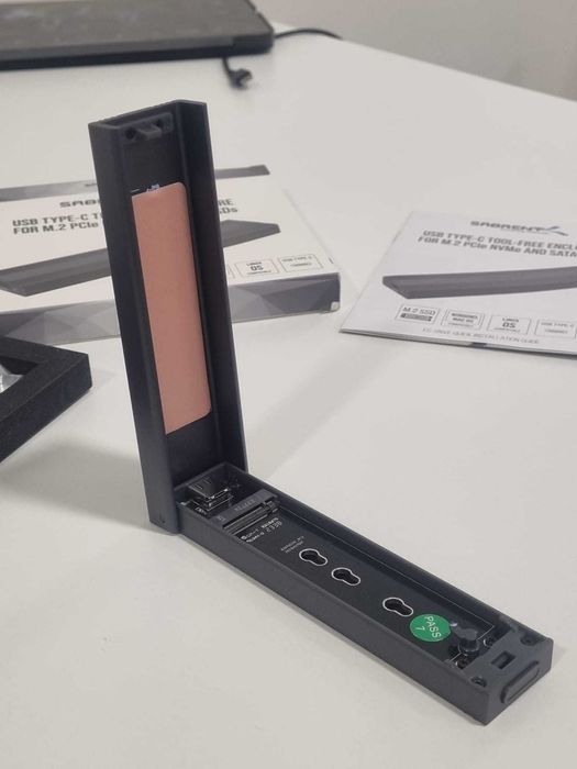 Caixa Externa Sabrent USB Type-C para SSD M.2 NVMe e SATA – Tool-Free