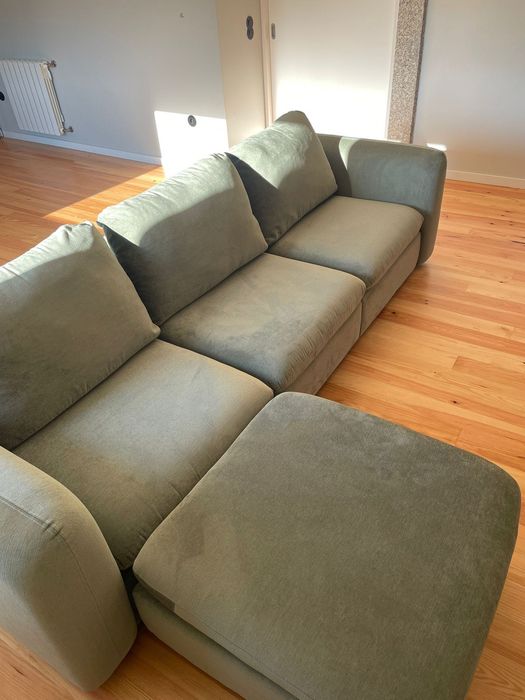 Sofá Modular com Chaise Longue/ Puff – Verde Seco / Oliveira (Como Novo!)
