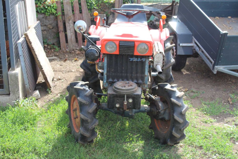 Kubota B7000 com frese incluída. Tudo a funcionar a 100%. Não tem matrícula