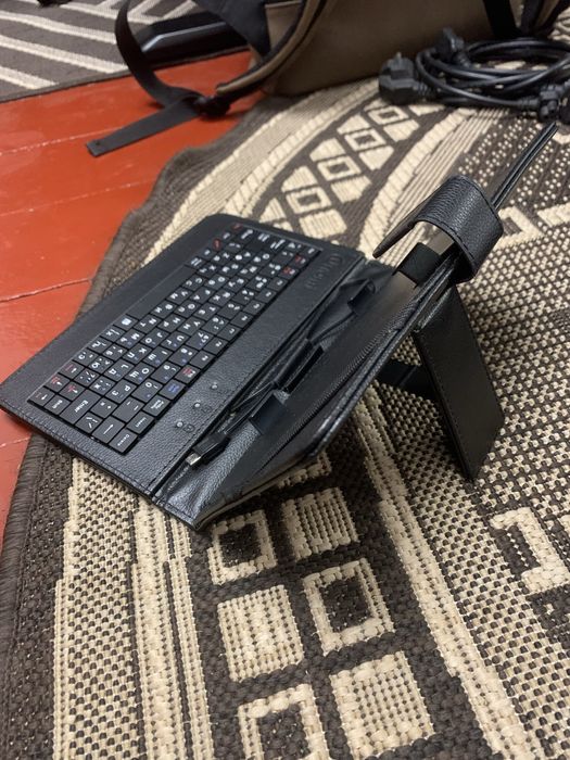 Чохол з клавітурою для android