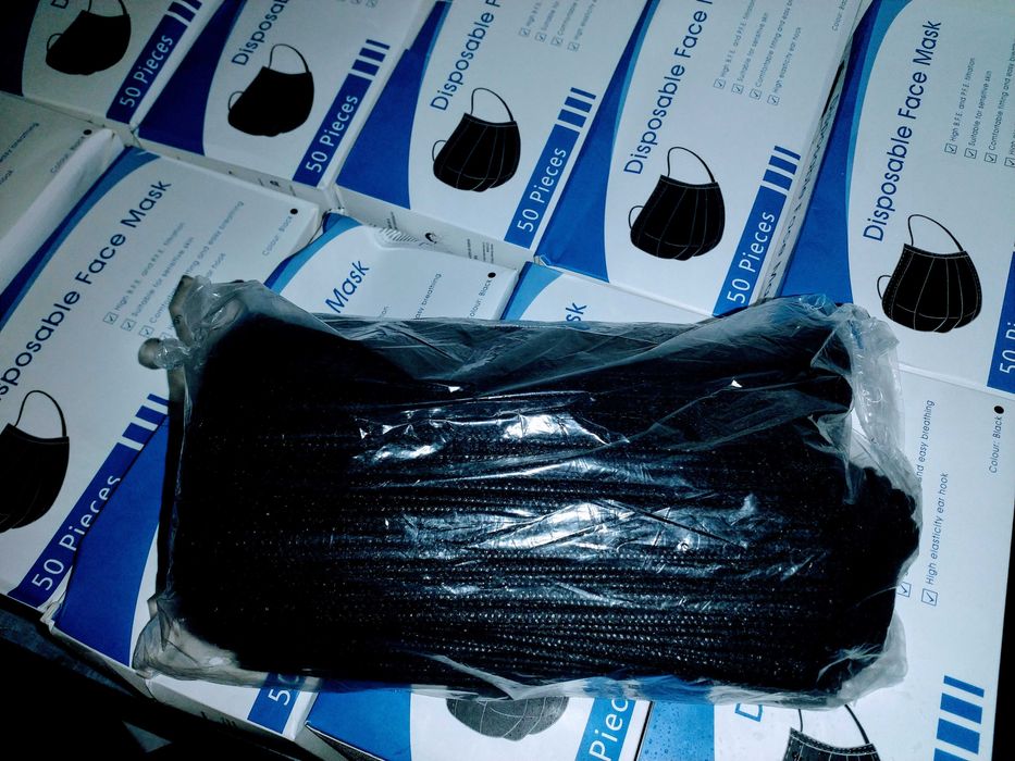 MÁSCARAS TODAS PRETAS EMBALAGENS DE 50 UNIDADES