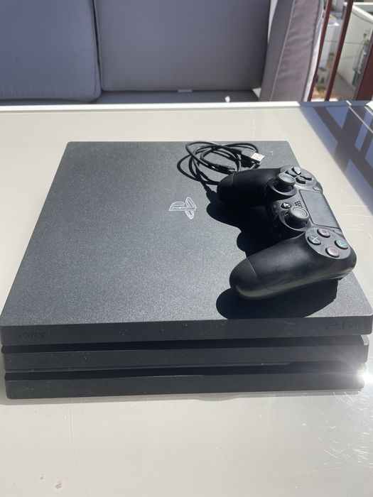 ps4 pro em excelente estado