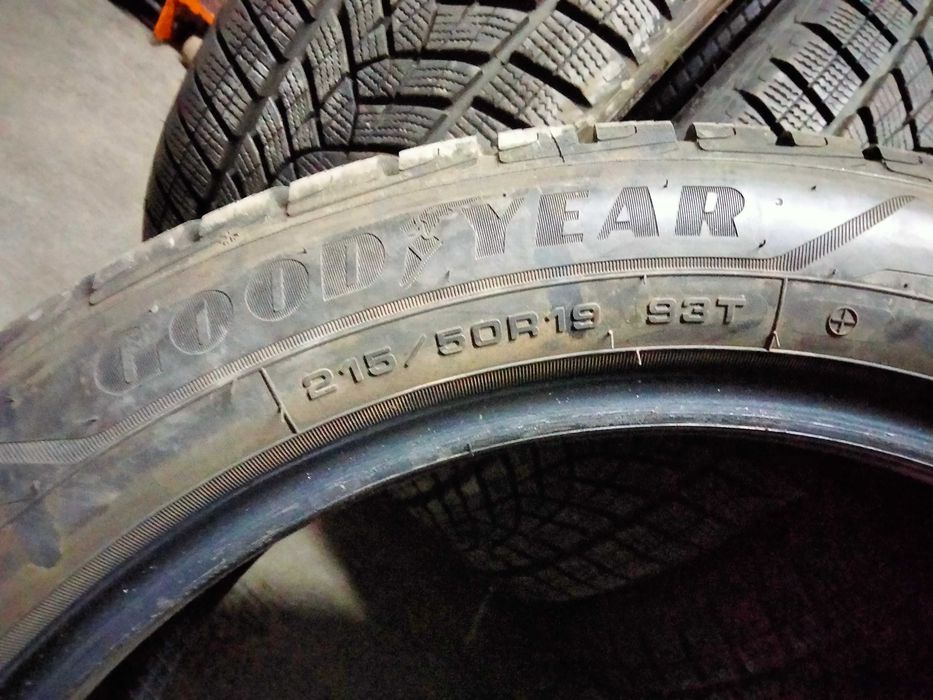 215 50 R19 Goodyear