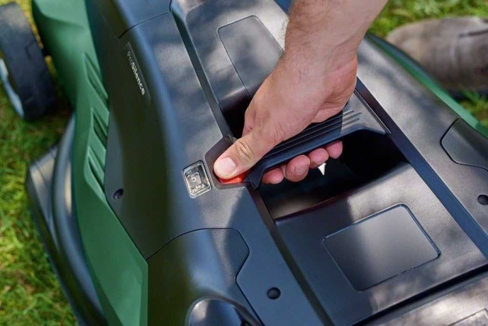 Косарка газонокосилка газонокосарка Bosch AdvancedRotak 650