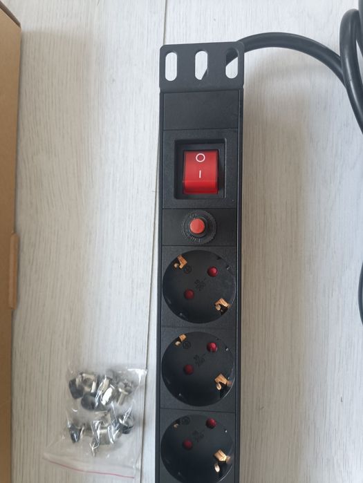 Блок розеток на 8 гнізд  16А 3500W 19" 1U, мережевий фільтр
