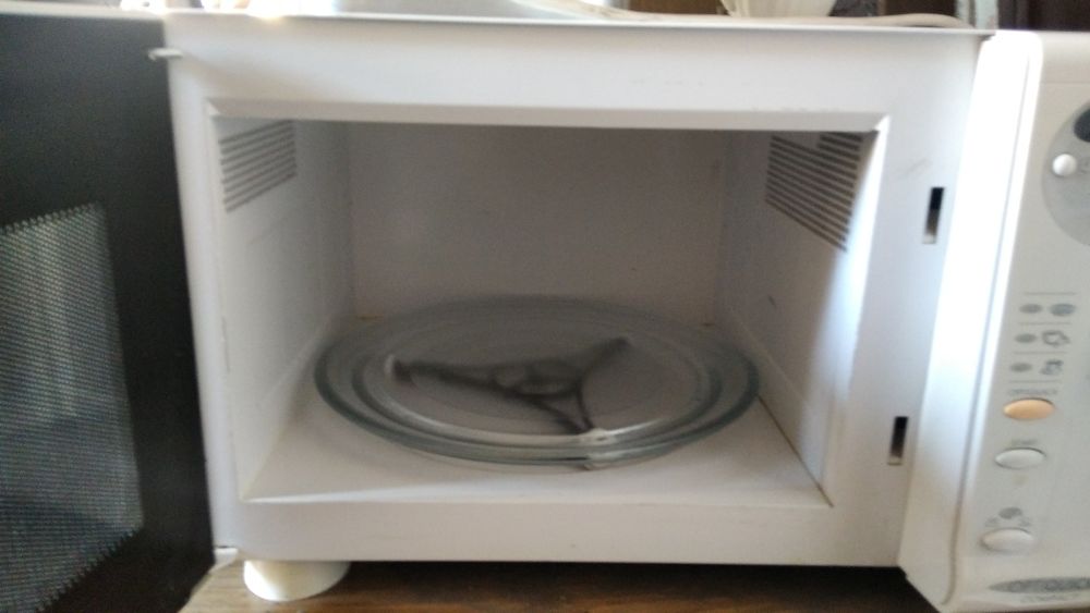 Продам мікрохвильовку по запчастинах