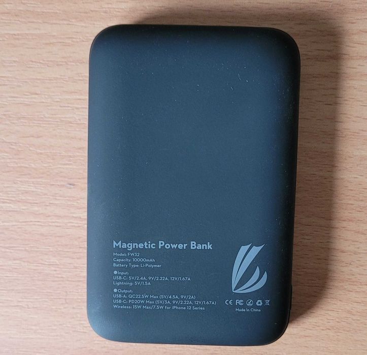 Power bank 10000 mAh czarny FW-32 magnetyczny bezprzewodowy
