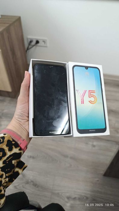 телефон HuaweI Y5 2019року
