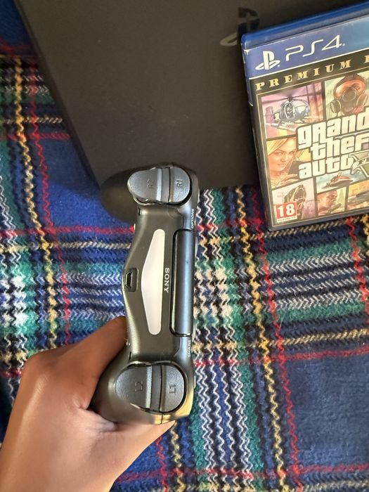 Ps4 slim-500gb usabo em bom estado + comando e jogo