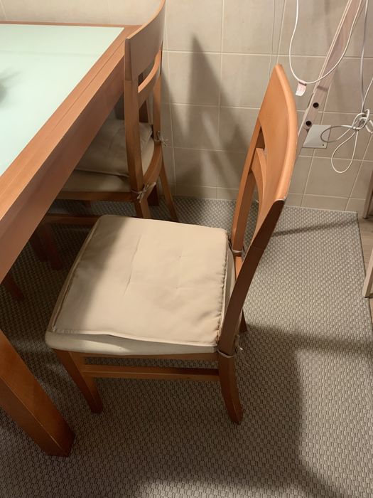 Mesa e cadeiras cerejeira