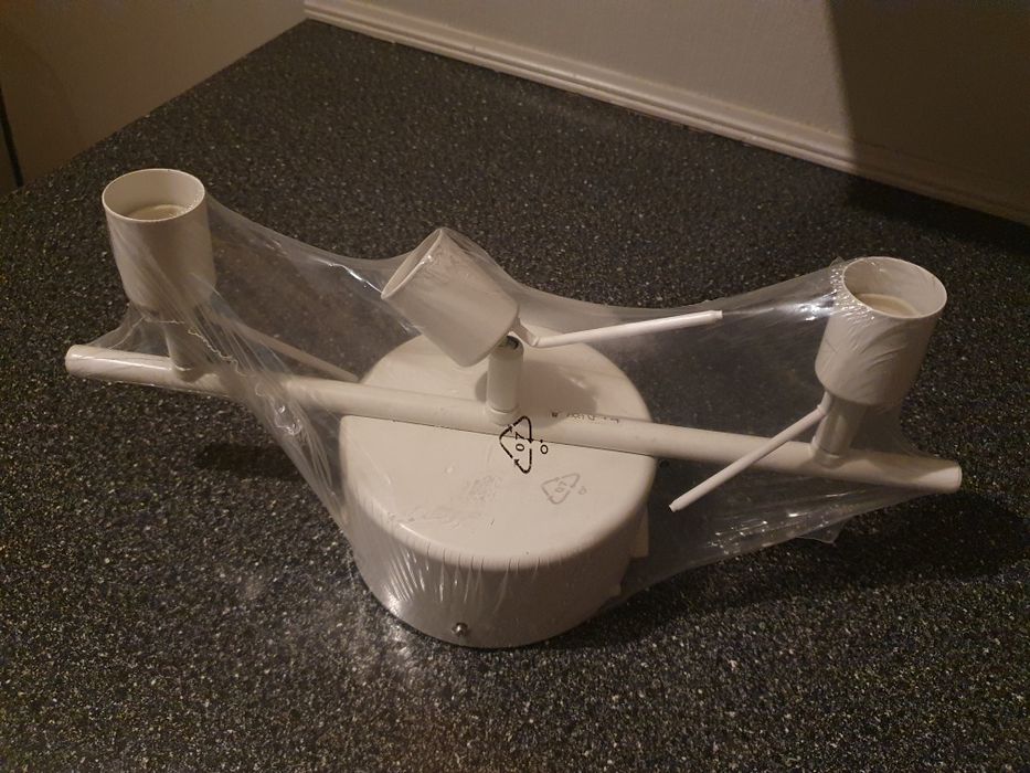 Biała lampa sufitowa Ikea
