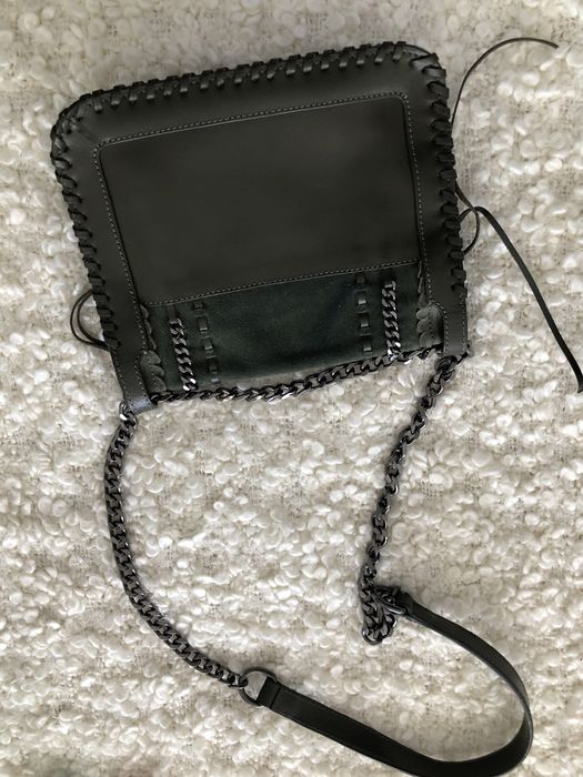 Mala suede verde caqui da Zara + portes