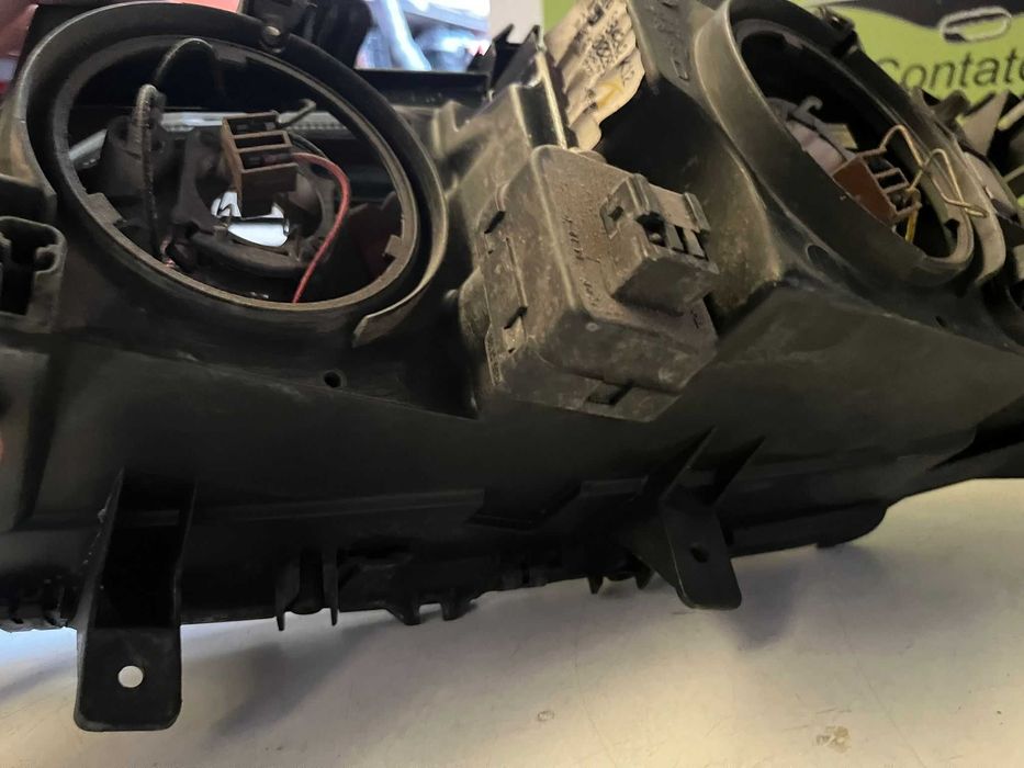 Volvo S80 - Farol Direito - FF094
