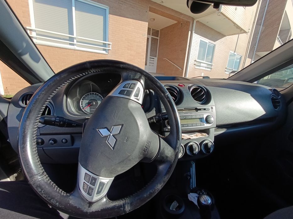 Mitsubishi Colt 1.3 Intense - muito fiável