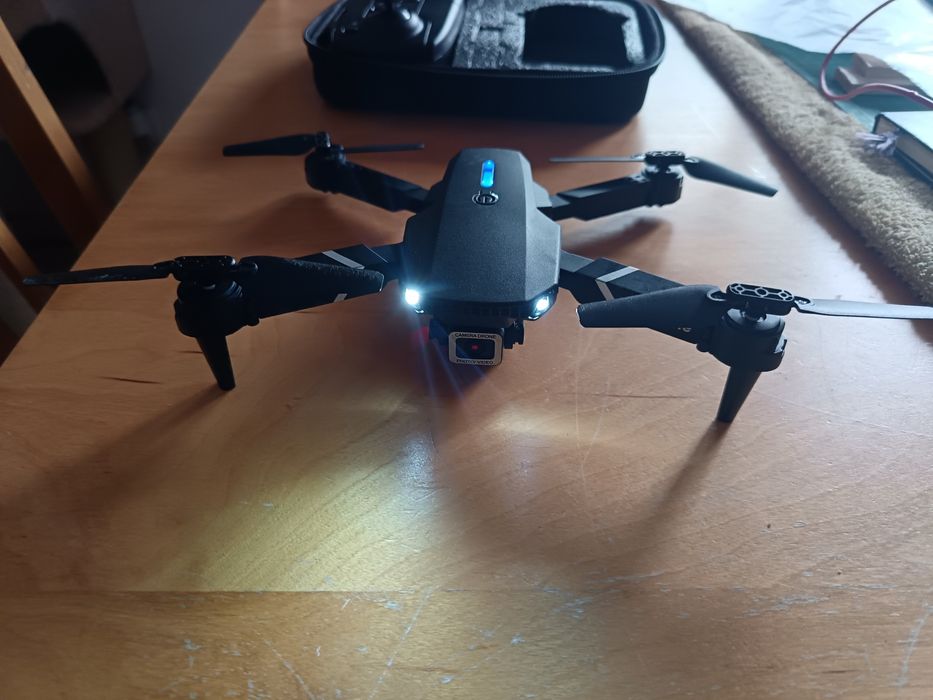 drone E88  preto e mais 2