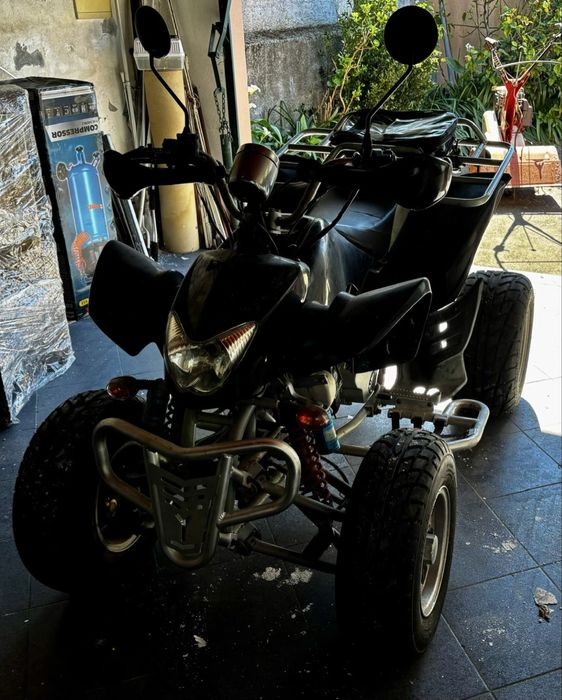 Moto 4 250cc tipo Eagle – 2.300 km