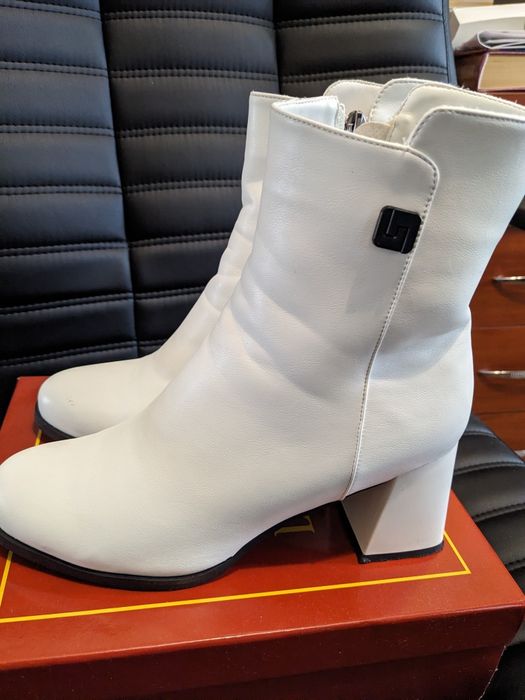 Білі демісезонні ботільйони 39