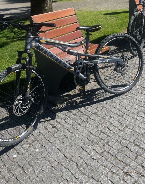 Bicicleta BTT moma bikes