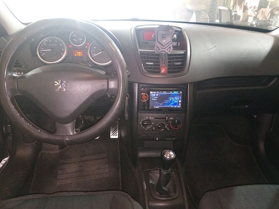 Peugeot 207 1.4vti foto 2