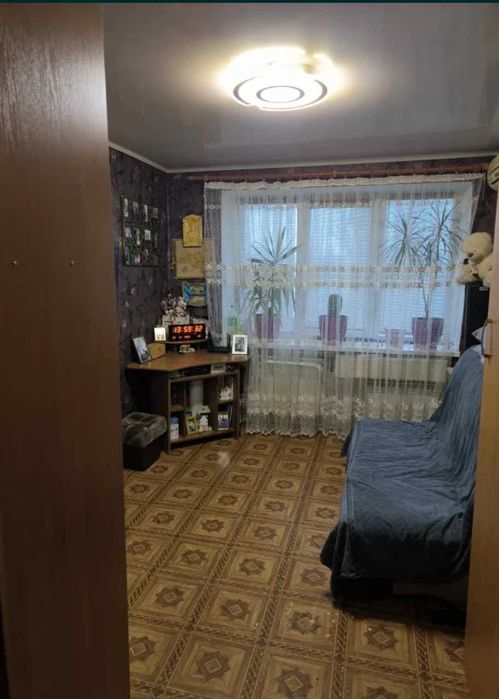 Доглянута кімната в гуртожитку з власним санвузлом