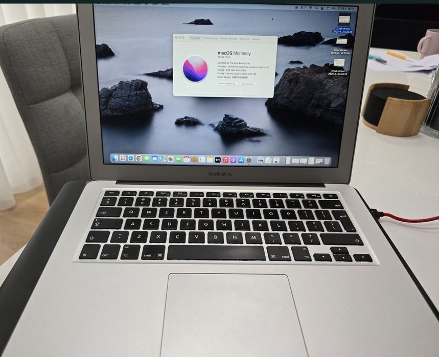Macbook Air 13' srebrny Monterey zadbany