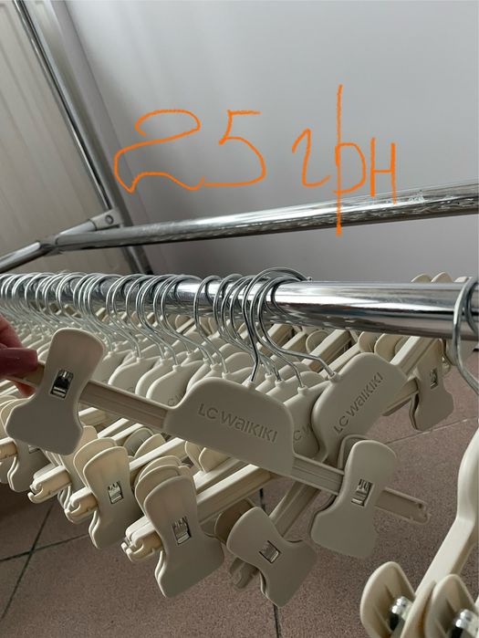 Вішаки, манекен 140