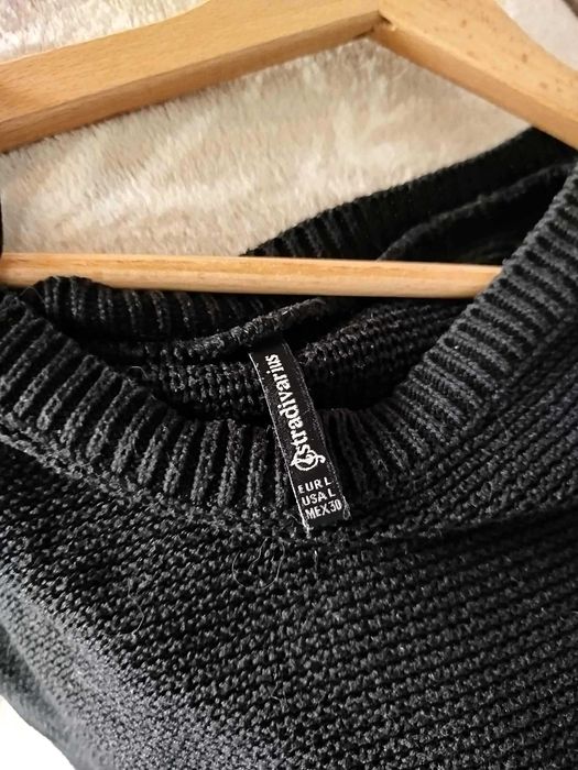 Szeroki sweter pleciony