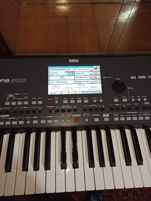 Продам KORG PA 600