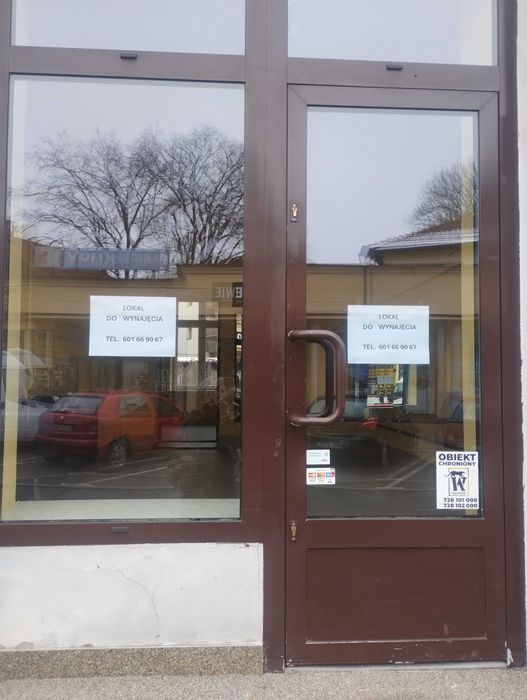 Do wynajęcia lokal handlowo-usługowy w rynku w  Krzeszowicach