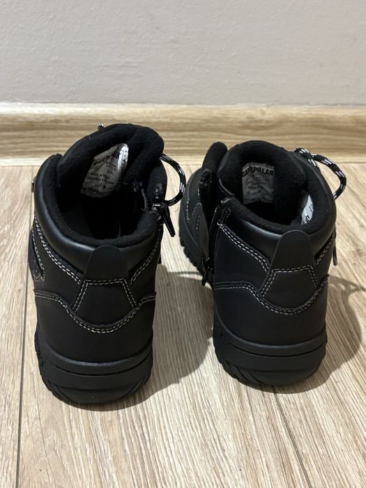 Buty dziecięce.                        .,!