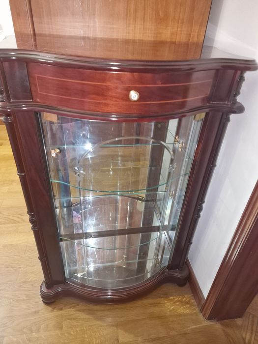 Vitrine / Cristaleira em Madeira – Excelente Estado