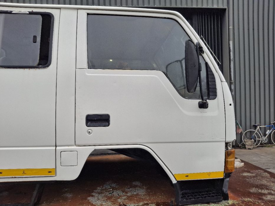 Porta frente direita MITSUBISHI Canter (FE5, FE6) VI