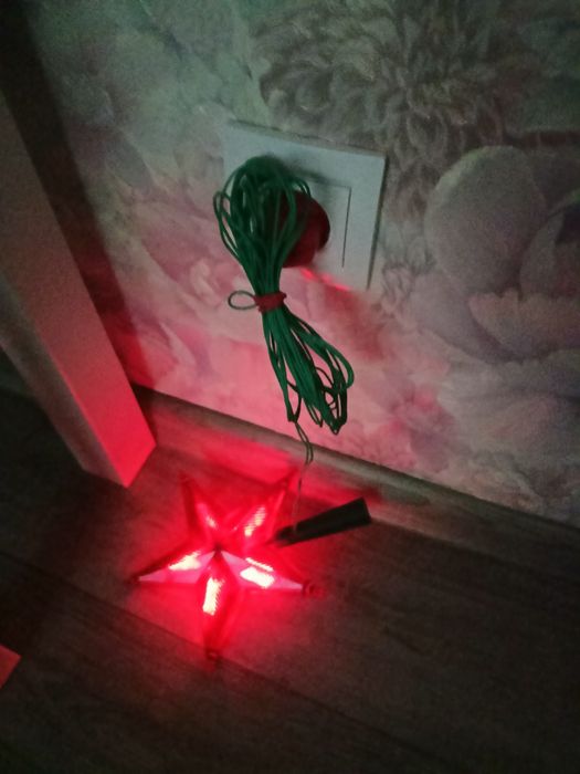 Новогодняя гирлянда ,шары ,верхушка.