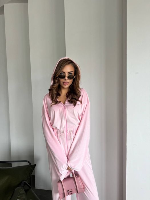 Рожевий велюровий комбінезон зі зйомними резинками