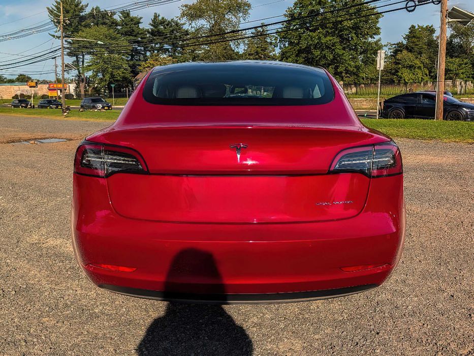 Tesla Model 3 Long Range      2022