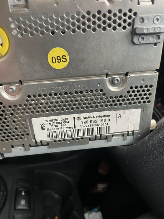 Volkswagen(touran,tiguan)Магнитола BNO 881 є код повністю робоча