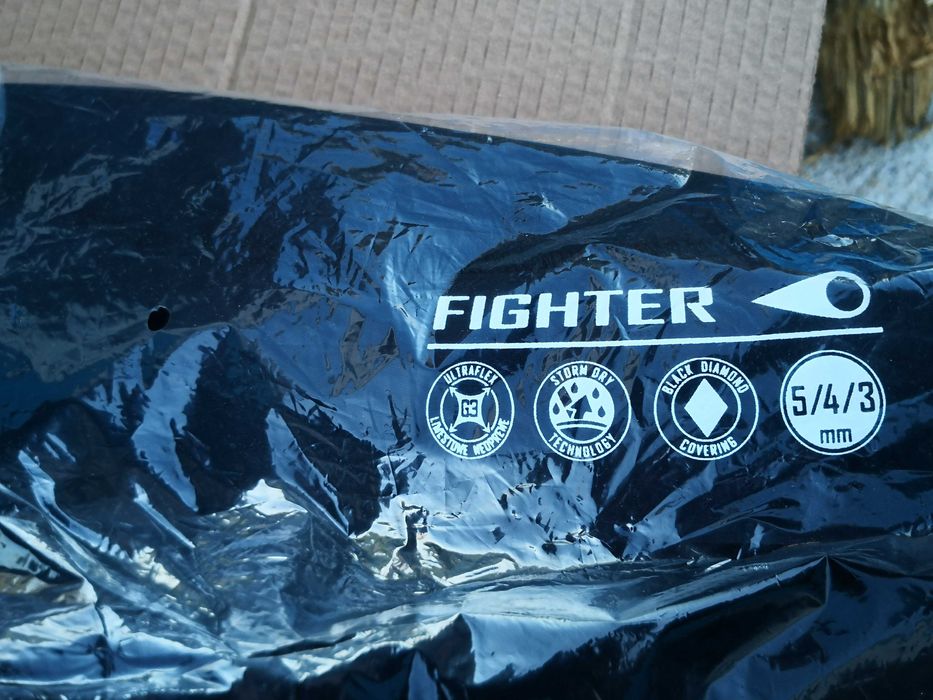 Fato de Surf SOÖRUZ FIGHTER Fullsuit Men 5/4/3 BZ NOVO