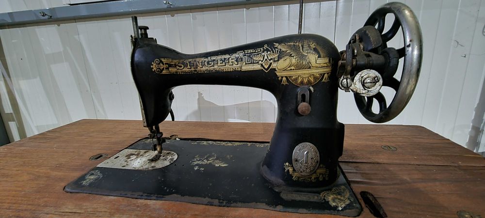 Máquina de costura antiga Singer