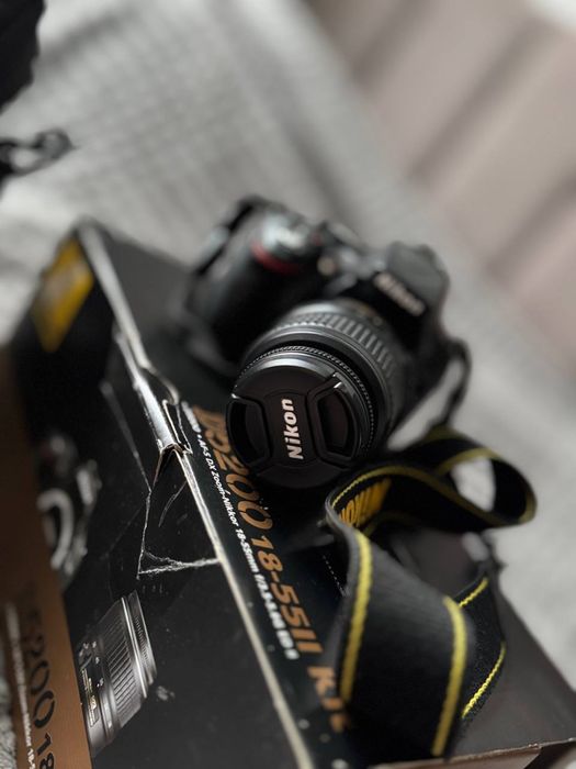 Продам зеркальный фотоапарт Nikon D5200